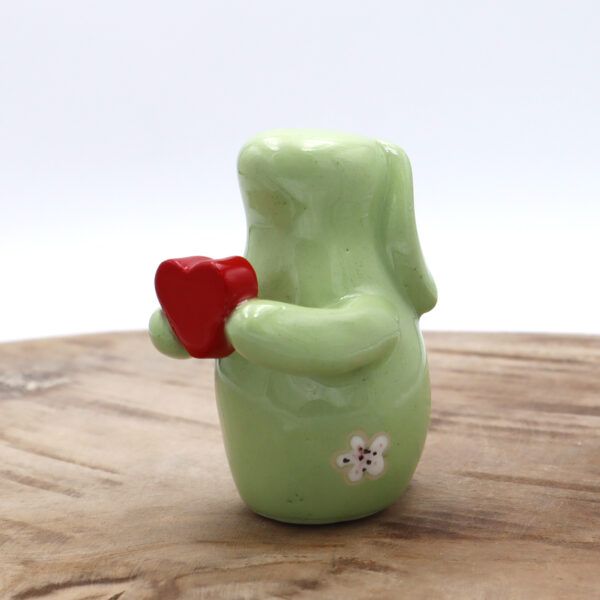 Lapin décoratif en céramique avec un cœur Victoria Céramique