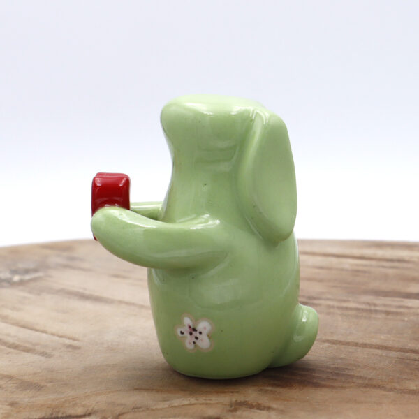 Lapin décoratif en céramique avec un cœur Victoria Céramique