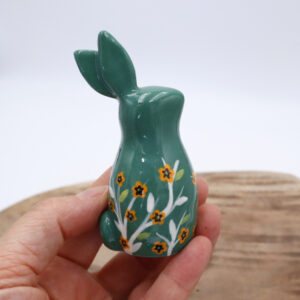 Lapin en faïence fleuri vert Victoria Céramique