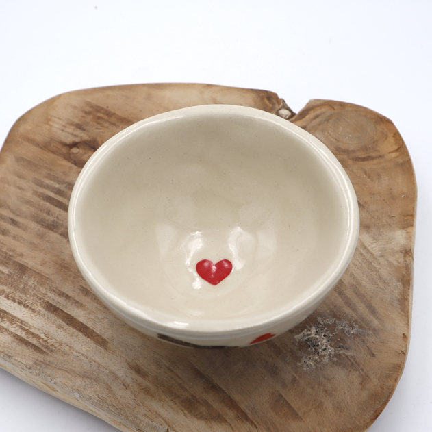 Bol en grès avec un lapin et un cœur dessinés Victoria Céramique