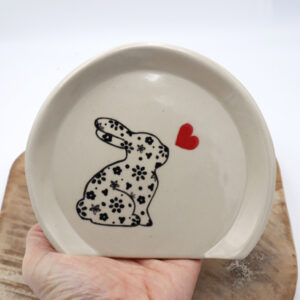 Repose cuillère avec un lapin dessiné grand format Victoria céramique