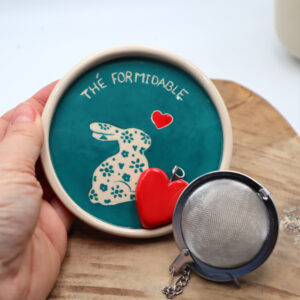 Ensemble pour le thé avec une coupelle décorée d'un lapin Victoria Céramique