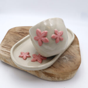 Tasse et plateau fleurs roses en volume Victoria Céramique