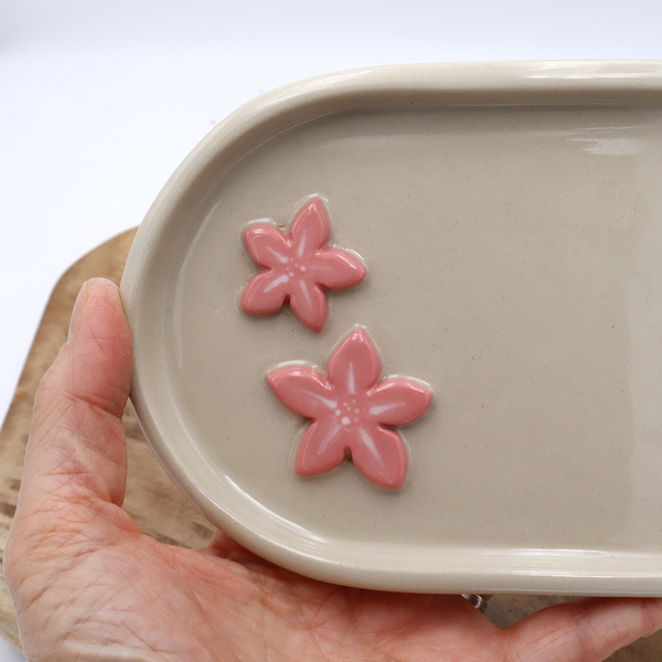 Tasse et plateau fleurs roses en volume Victoria Céramique