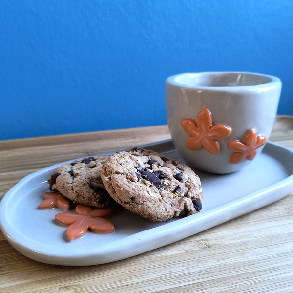 Tasse et plateau fleurs oranges en volume Victoria Céramique