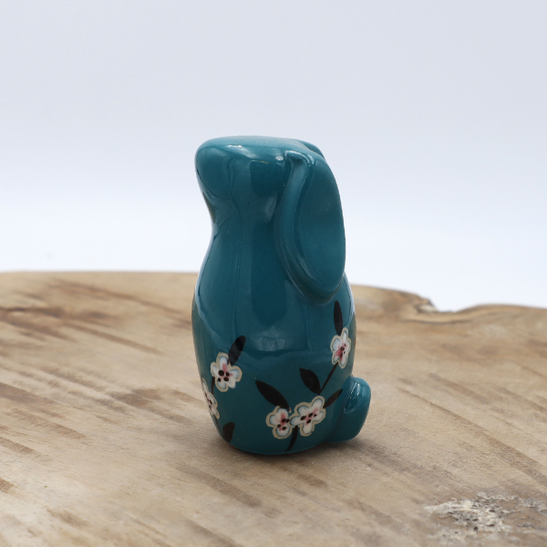 Lapin en céramique bleu vert avec des fleurs Victoria Céramique