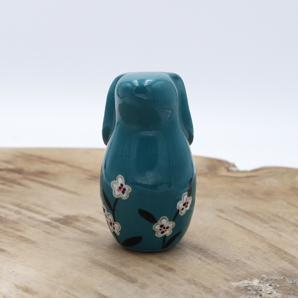 Lapin en céramique bleu vert avec des fleurs Victoria Céramique