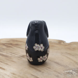 Lapin en céramique gris avec des fleurs Victoria Céramique