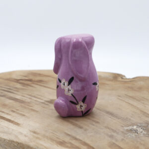 Lapin en céramique lilas avec des fleurs Victoria Céramique