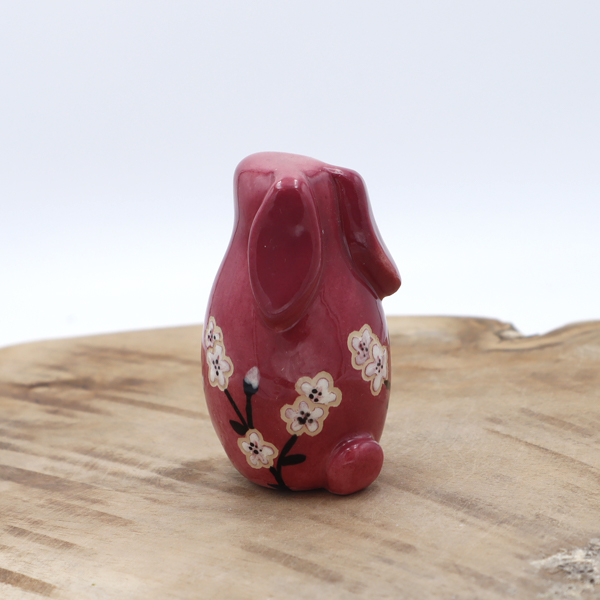 Lapin en céramique rose avec des fleurs Victoria Céramique