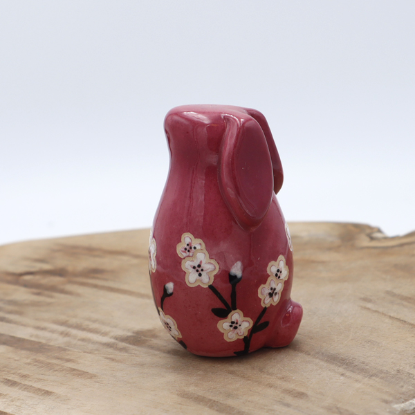 Lapin en céramique rose avec des fleurs Victoria Céramique