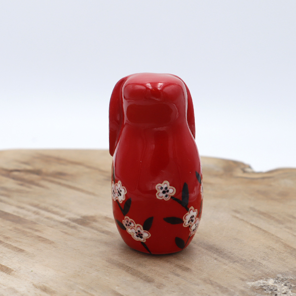 Lapin en céramique rouge avec des fleurs Victoria Céramique