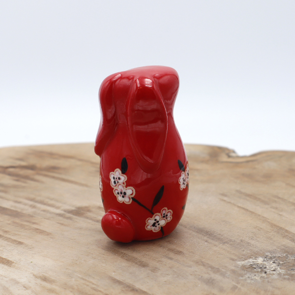 Lapin en céramique rouge avec des fleurs Victoria Céramique