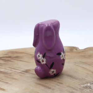 Lapin en céramique violet avec des fleurs Victoria Céramique