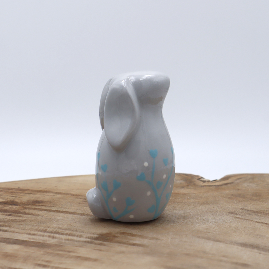 Lapin en céramique gris avec des motifs bleus Victoria Céramique