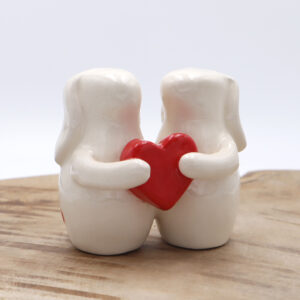 Duo de lapins en céramique avec un coeur - Victoria Céramique