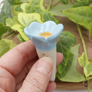 Fleur bleue abreuvoir à abeilles - Victoria Céramique