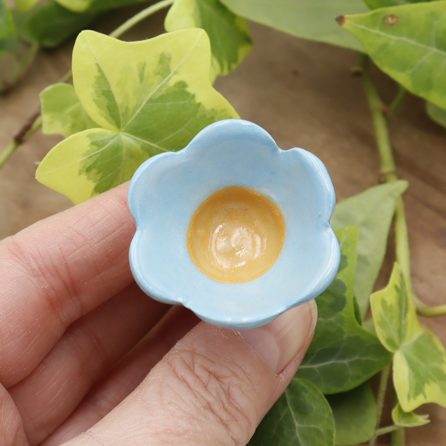 Fleur bleue abreuvoir à abeilles - Victoria Céramique