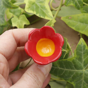 Fleur rouge abreuvoir à abeilles - Victoria Céramique