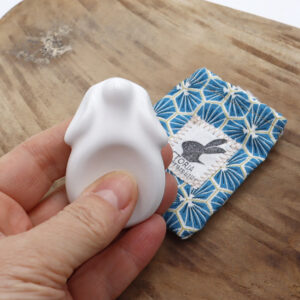 Pierre d'apaisement blanche en forme de lapin - Victoria Céramique