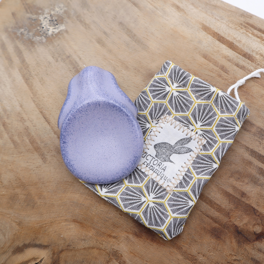 Pierre d'apaisement mauve en forme de lapin - Victoria Céramique