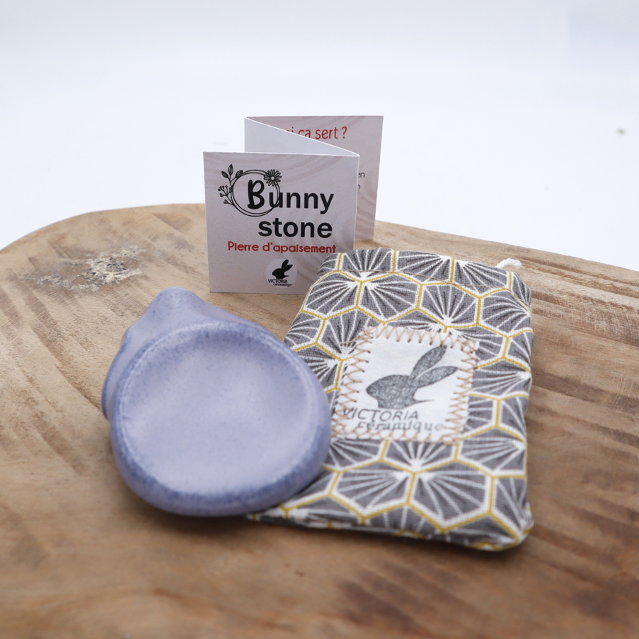 Pierre d'apaisement mauve en forme de lapin - Victoria Céramique