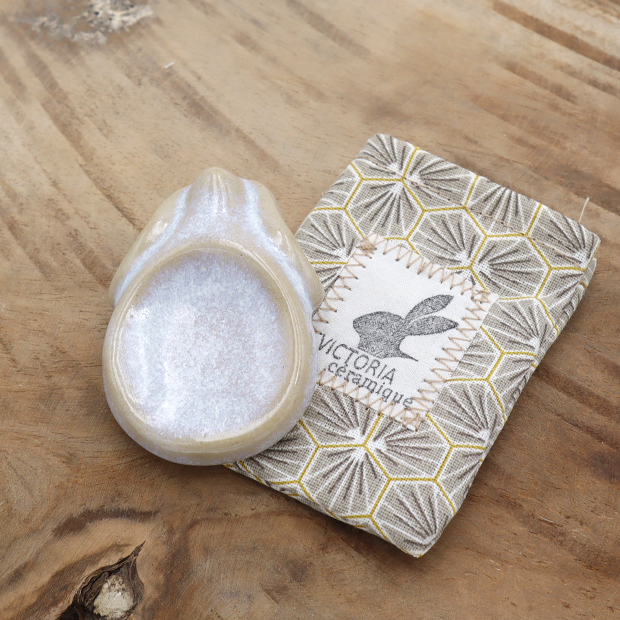 Pierre d'apaisement neige en forme de lapin - Victoria Céramique