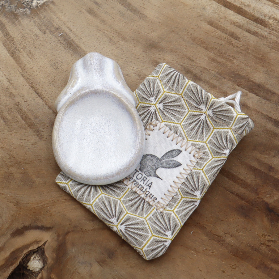 Pierre d'apaisement neige en forme de lapin - Victoria Céramique