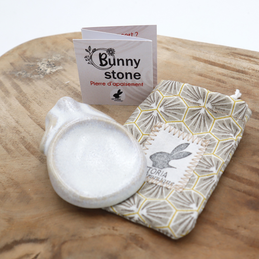 Pierre d'apaisement neige en forme de lapin - Victoria Céramique