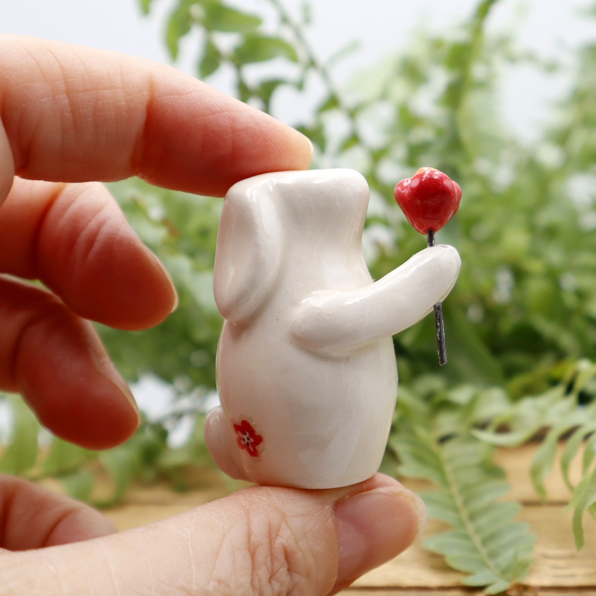 Lapin porte-Bonheur Enjoy en céramique dans sa boite métal