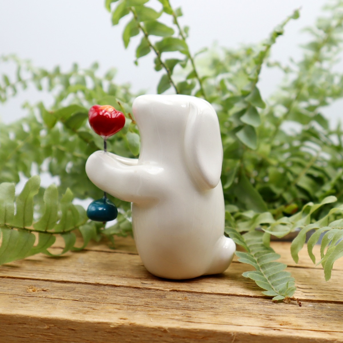 Lapin blanc et sa fleur Victoria Céramique