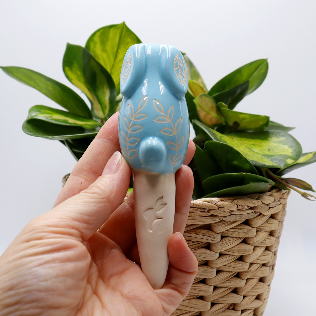 Lapin décoratif bleu ciel à planter Victoria Céramique