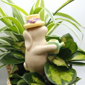 Oya en forme de lapin jardinier Victoria Céramique