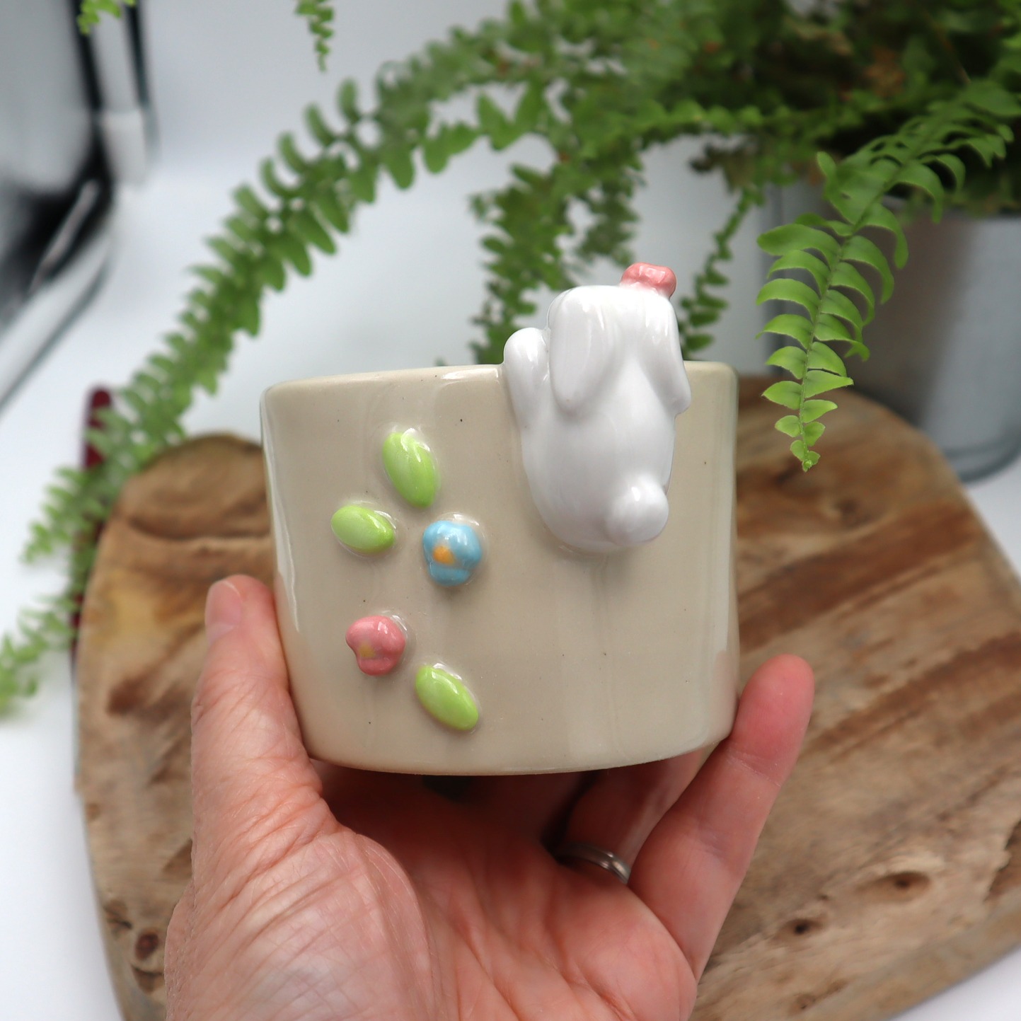 Lave pinceau décoré d'un lapin et de fleurs Victoria Céramique