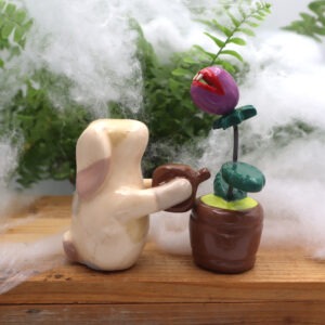 Lapin Frankenstein et sa plante carnivore 6 cm Victoria Céramique