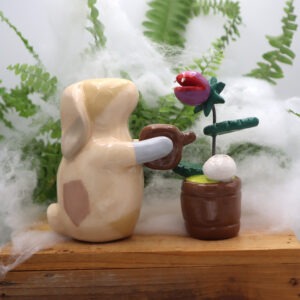 Lapin Frankenstein et sa plante carnivore 10 cm Victoria Céramique