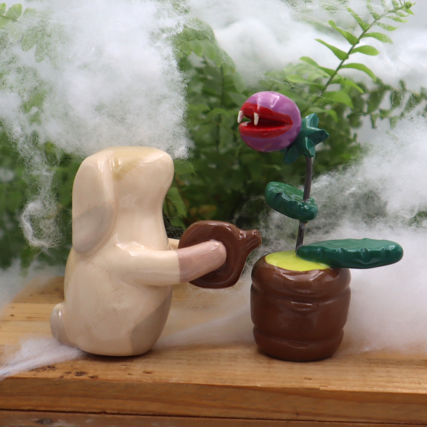 Lapin Frankenstein et sa plante carnivore 6 cm Victoria Céramique
