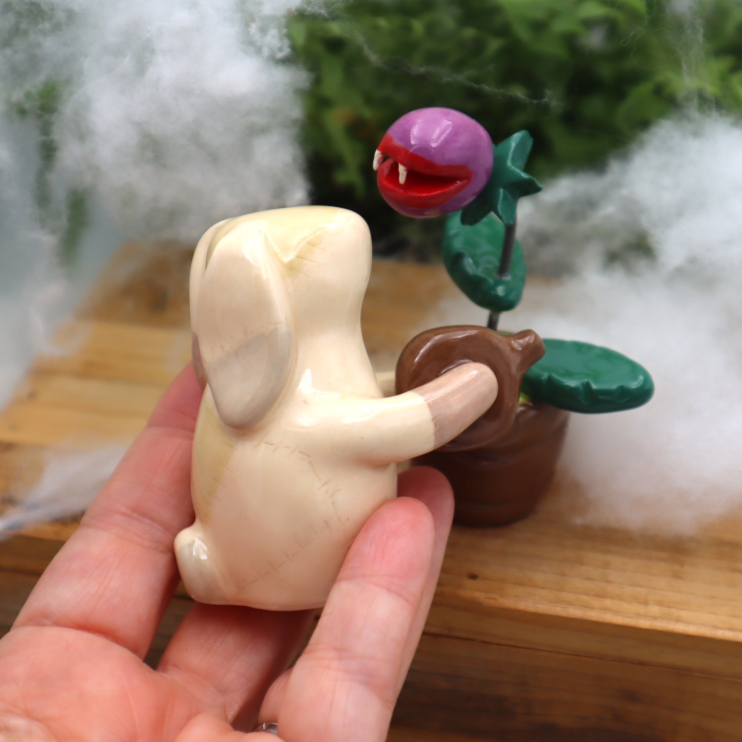 Lapin Frankenstein et sa plante carnivore 6 cm Victoria Céramique
