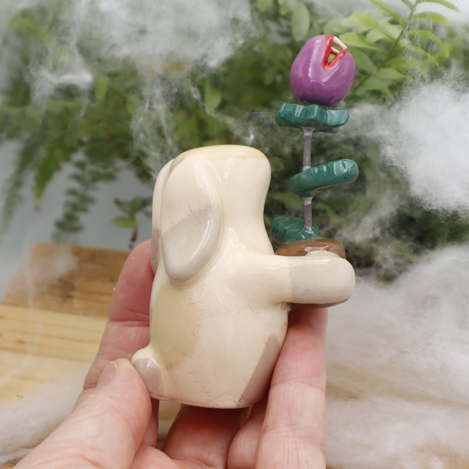 Lapin Frankenstein et sa plante carnivore 6 cm Victoria Céramique