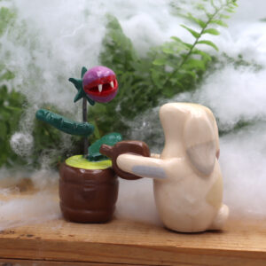 Lapin Frankenstein et sa plante carnivore 6 cm Victoria Céramique