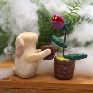 Lapin Frankenstein et sa plante carnivore 6 cm Victoria Céramique