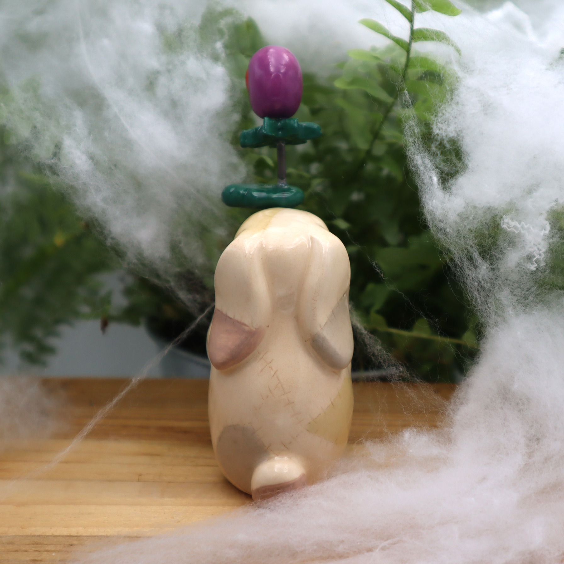 Lapin Frankenstein et sa plante carnivore 6 cm Victoria Céramique