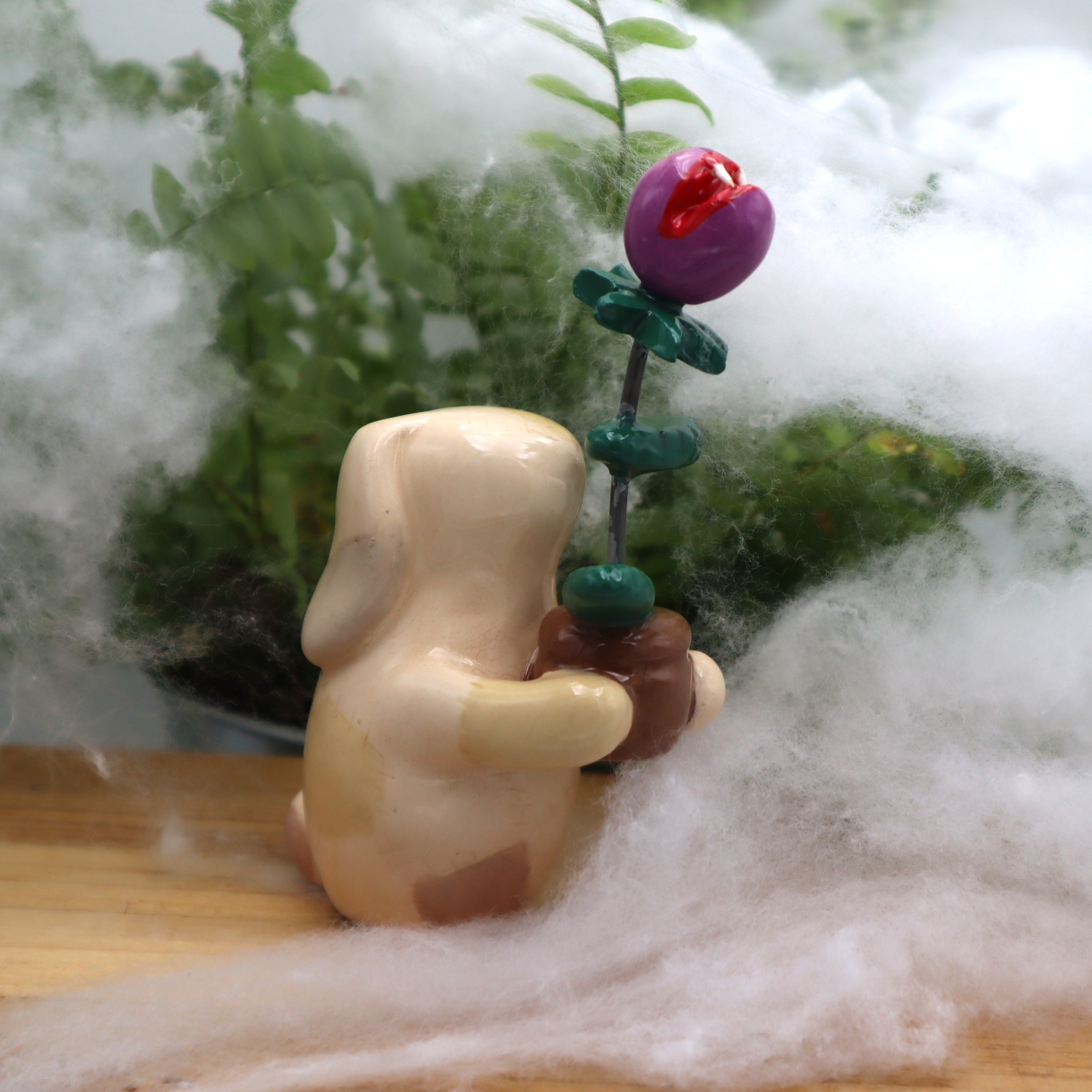 Lapin Frankenstein et sa plante carnivore 6 cm Victoria Céramique