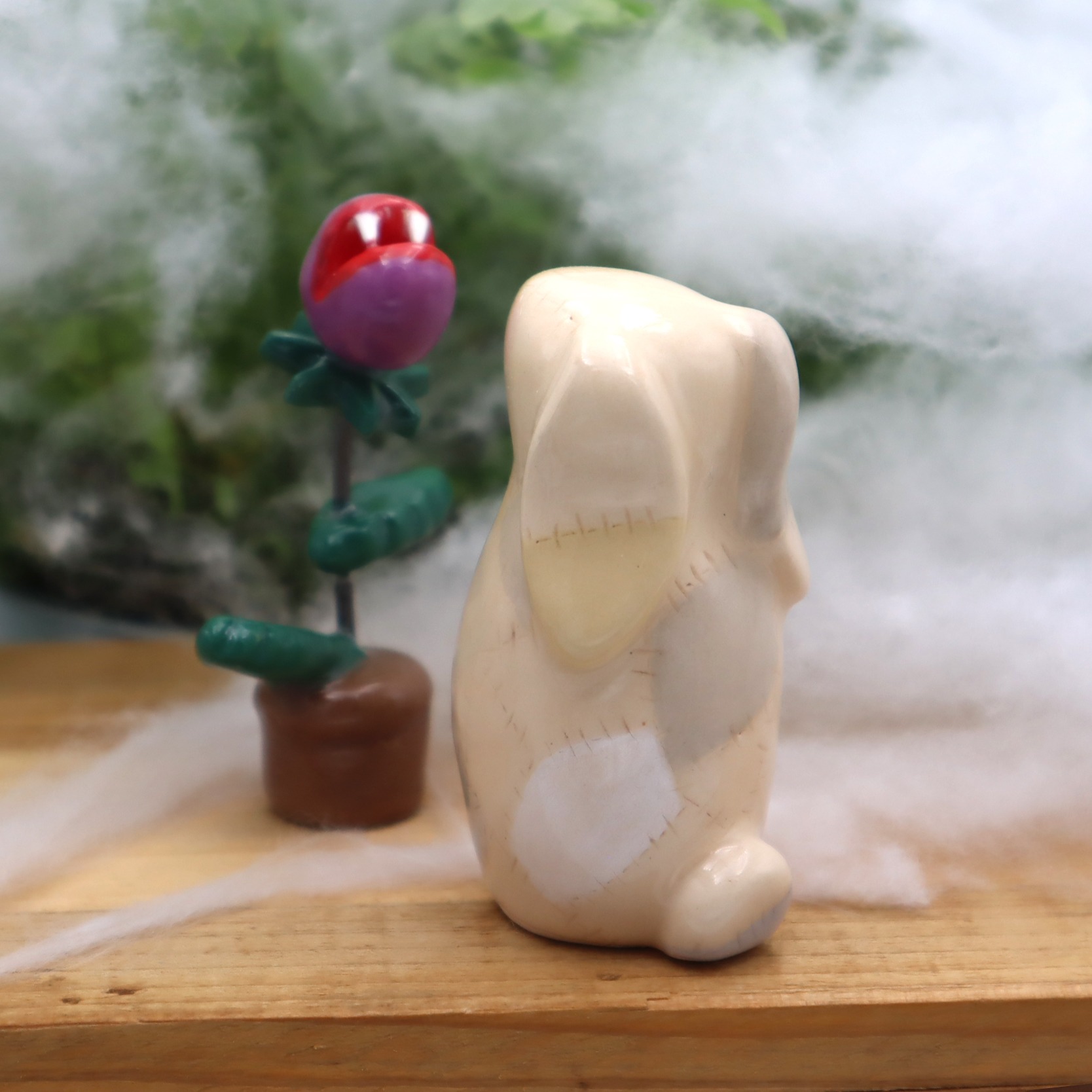 Lapin Frankenstein et sa plante carnivore 6 cm Victoria Céramique
