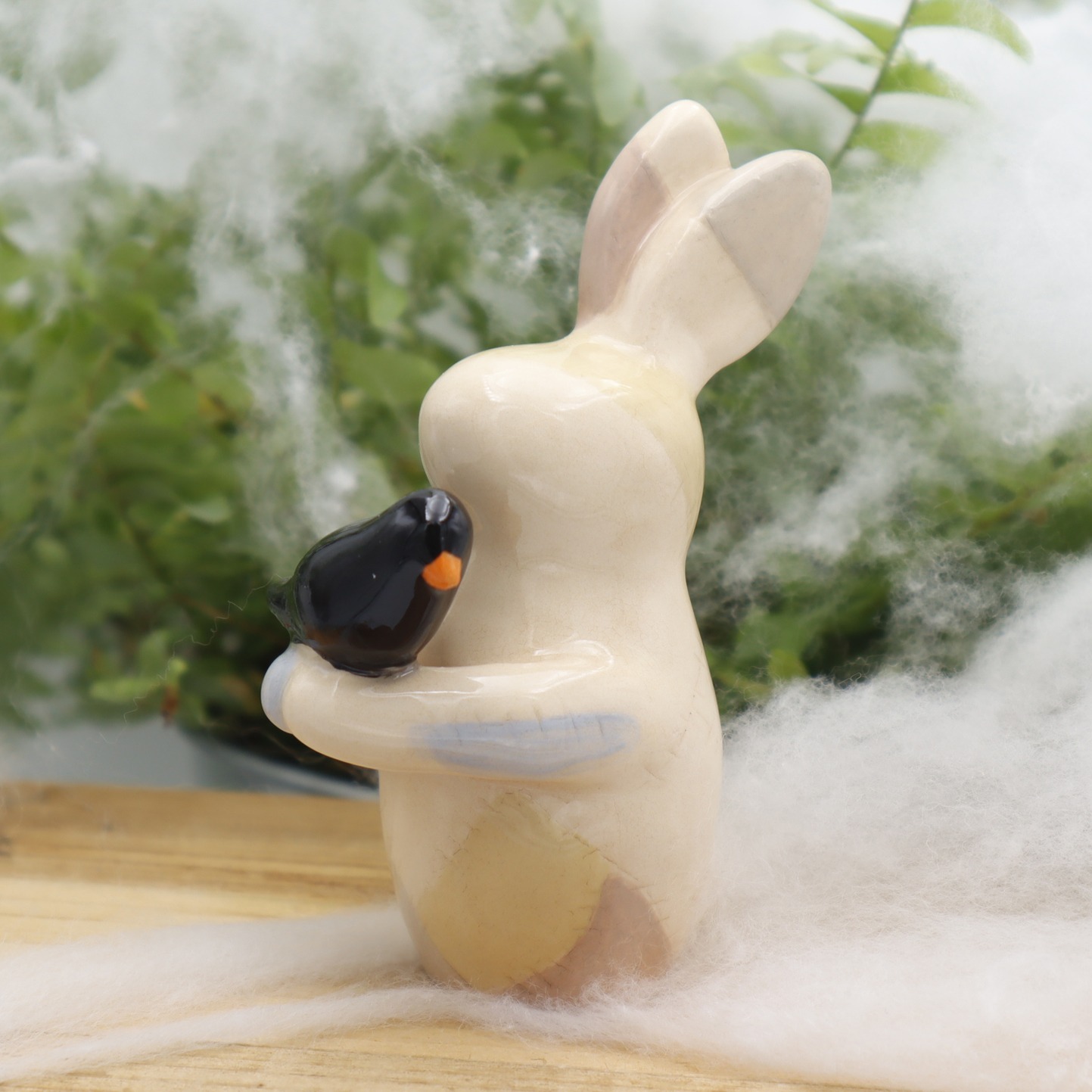 Lapin Frankenstein et son corbeau 6 cm Victoria Céramique