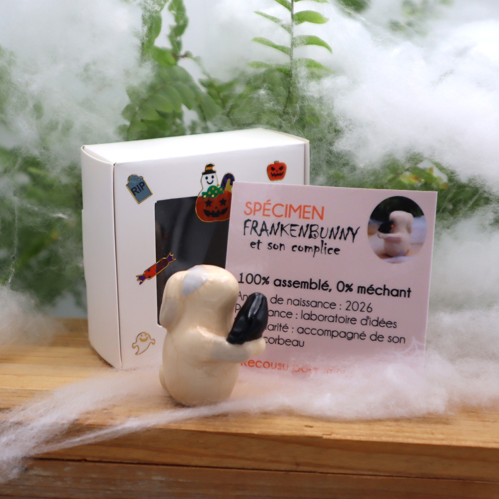 Lapin Frankenstein avec son corbeau Victoria Céramique