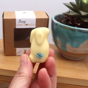 Lapin porte bonheur jaune et bleu Victoria Céramique