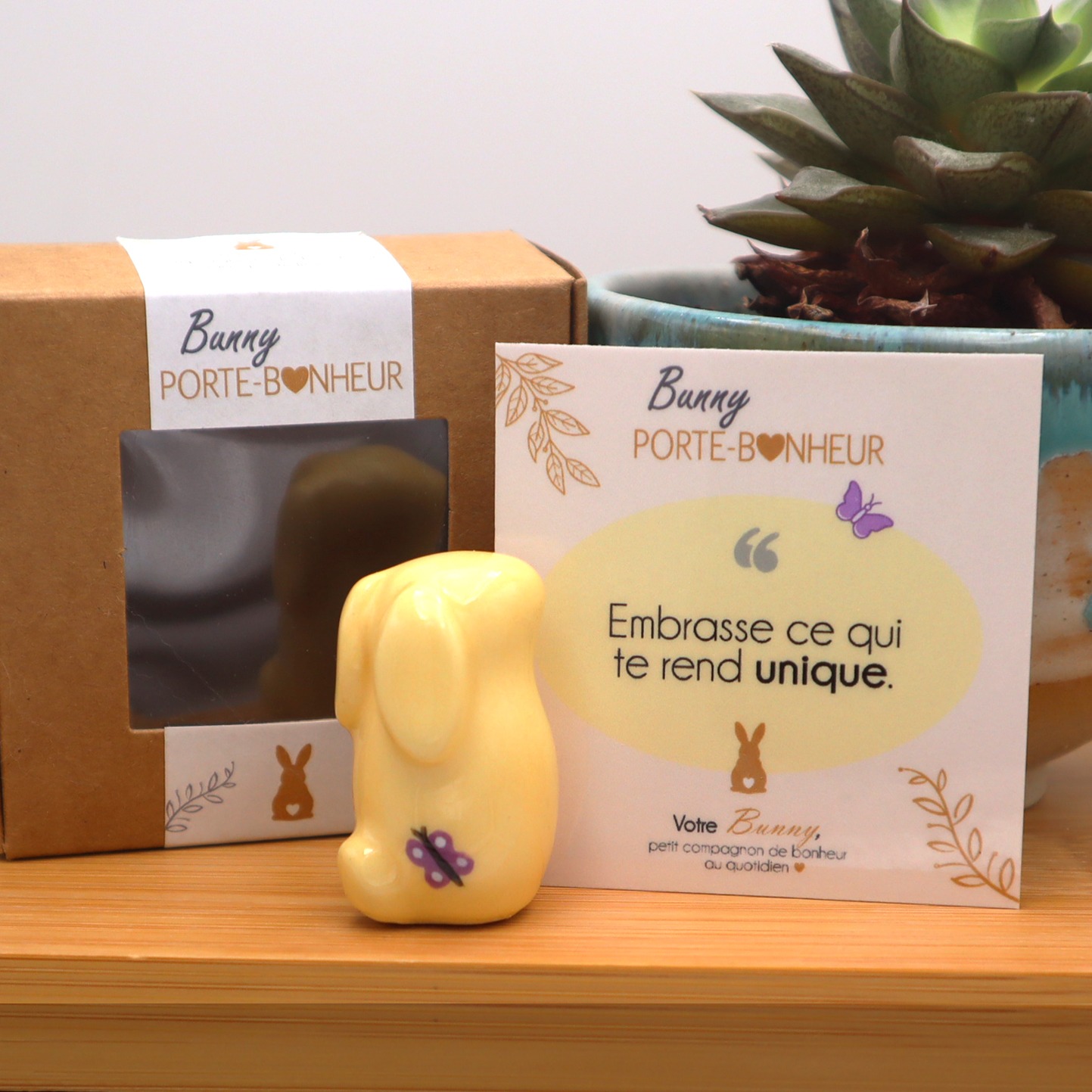 Lapin porte bonheur jaune et violet Victoria Céramique