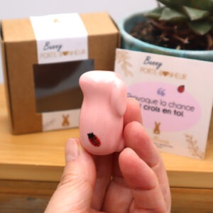 Lapin porte bonheur rose Victoria Céramique