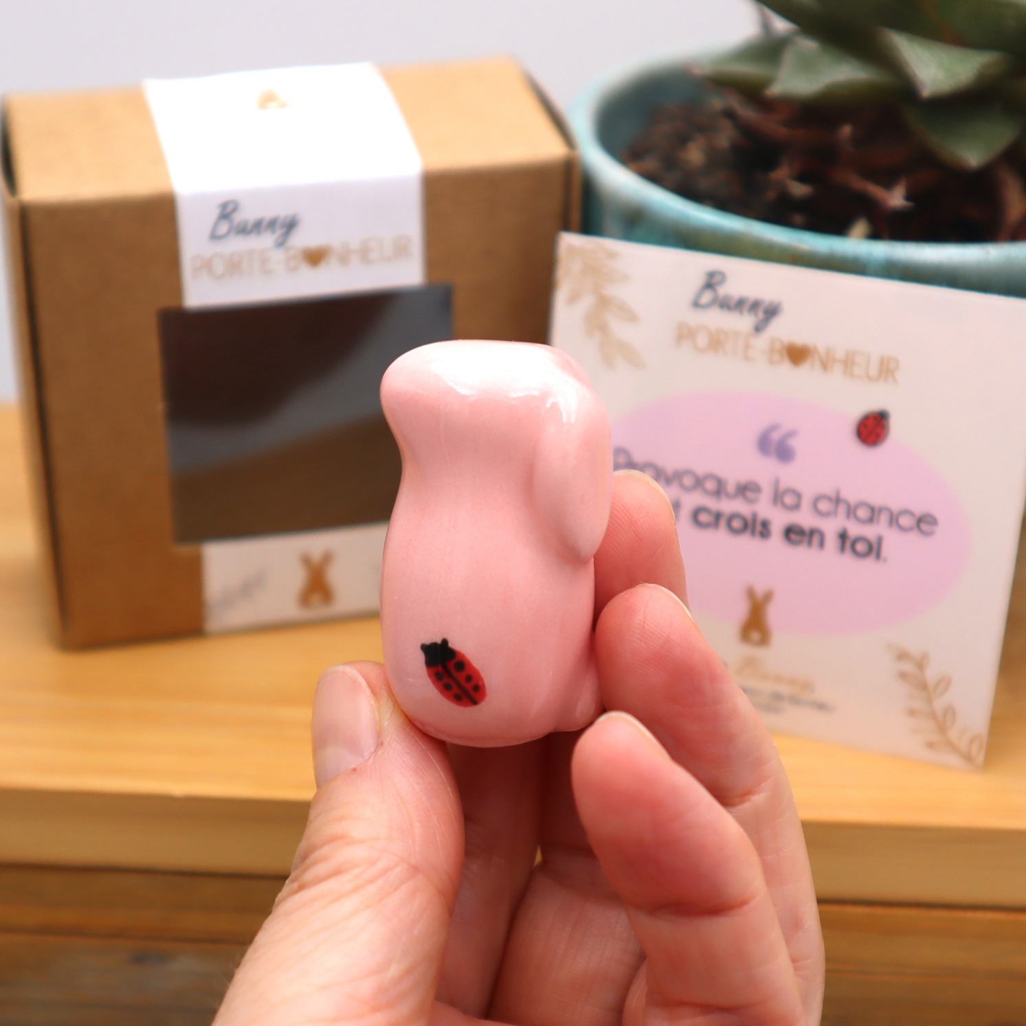 Lapin porte bonheur rose Victoria Céramique